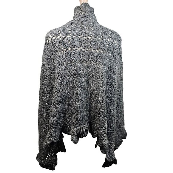 Hand Crocheted Gray Wool Wrap Shawl 62 x 32 Scalloped Edges - Picture 7 of 7